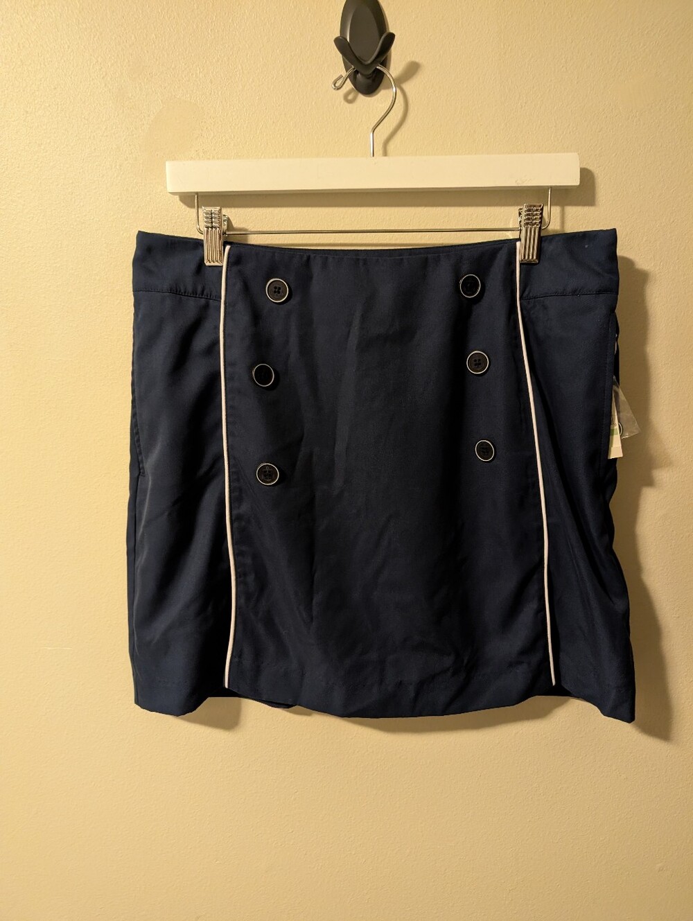 Izod Golf Navy Skort with White Piping & Button Details NEW 8